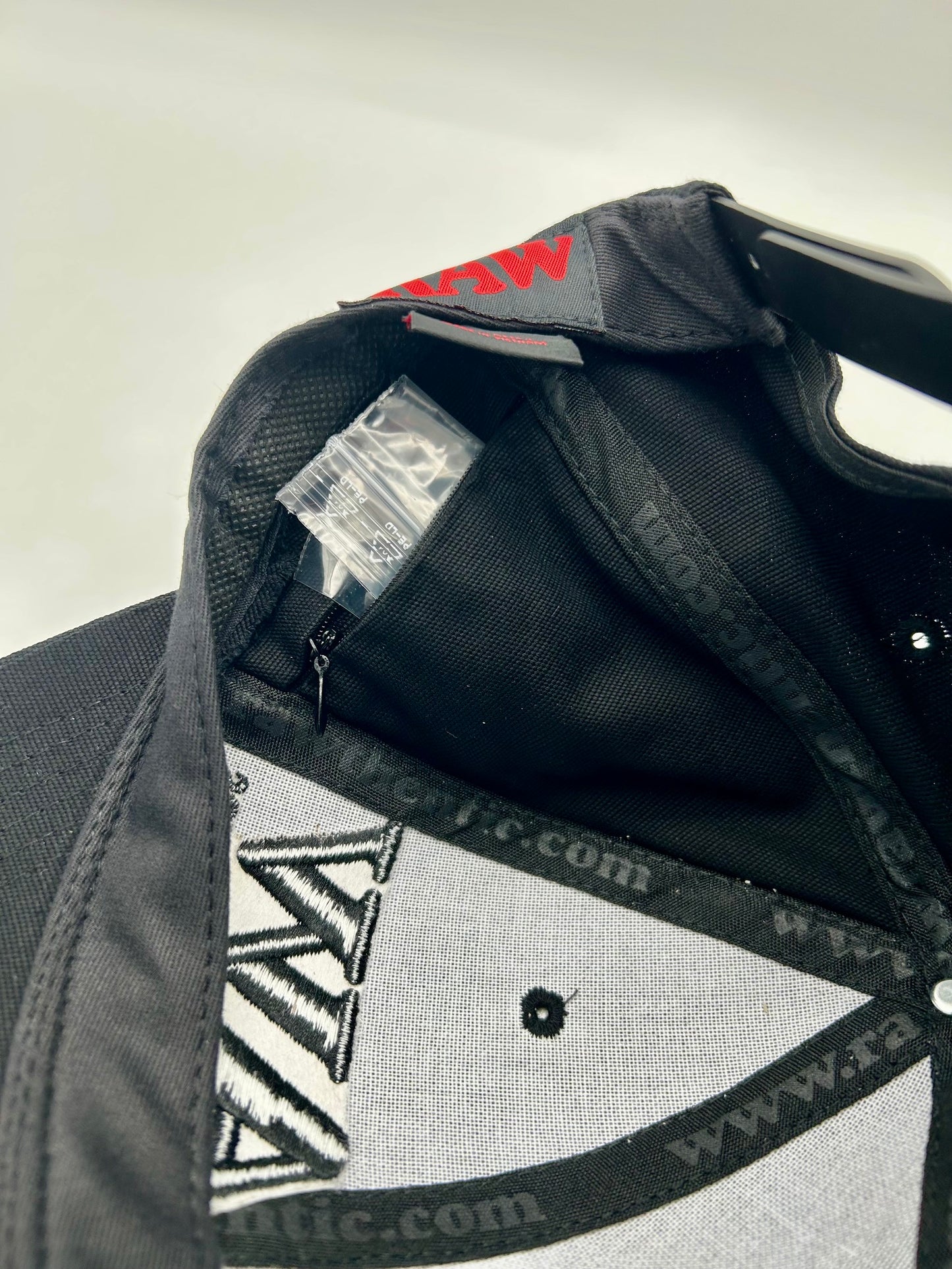 RAW Poker Hat Black on Black, mit schwarzem 3D Logo